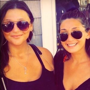 Meet your Poshers, Nicole and Nella